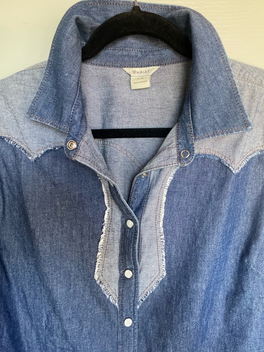 Ariat Like New Light Blue Denim Pearl Snap Western Cowgirl Shirt Size Large